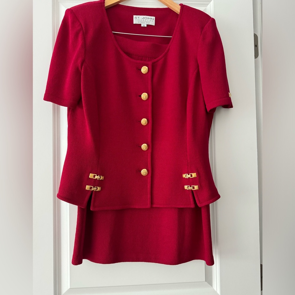 St. John by Marie Gray, size 14, excellent condition, 2 pc, red w/ gold accents